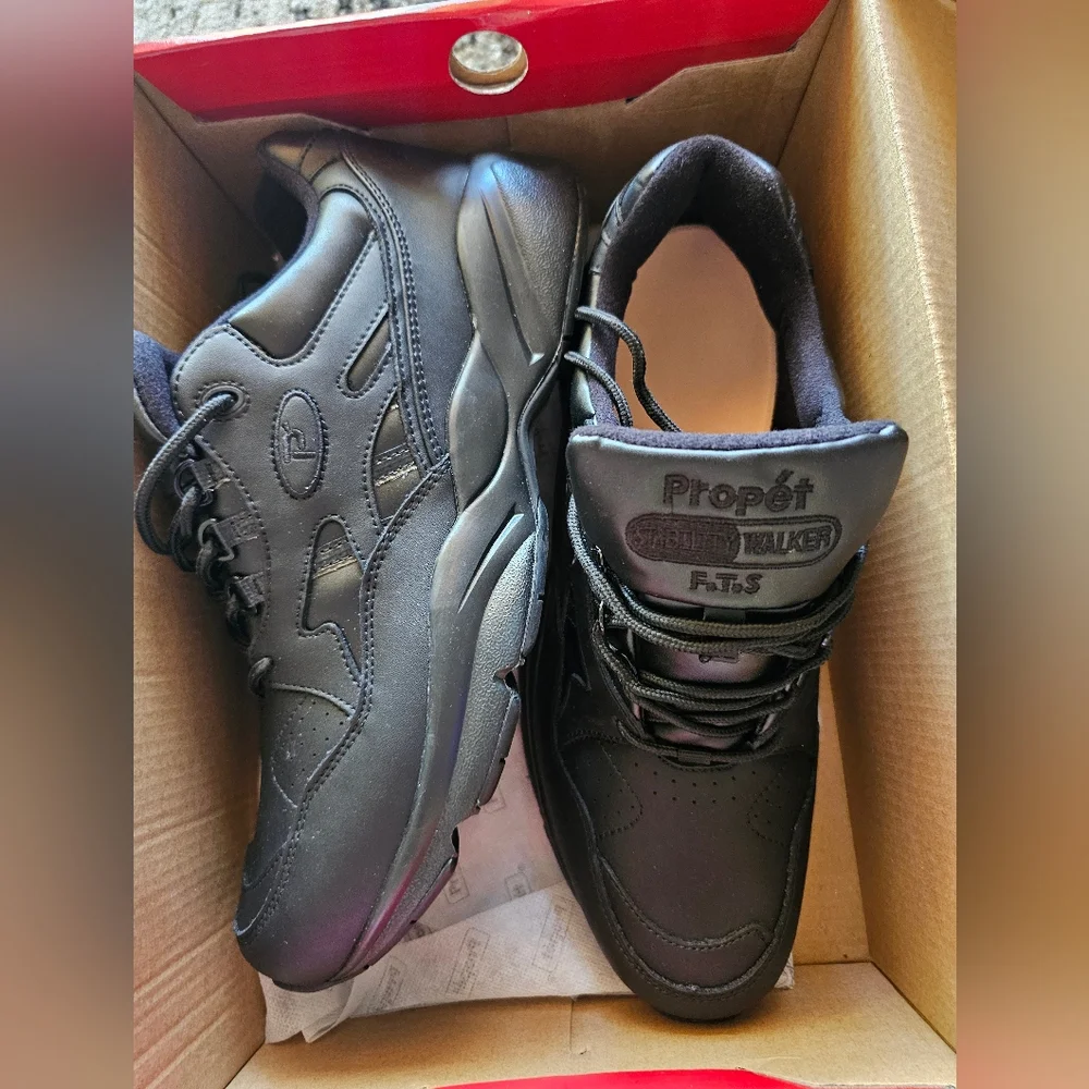 Propet Men's Black Leather Sneakers - Picture 10 of 12